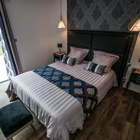 Les Cuves - Saintes Bed & Breakfast *