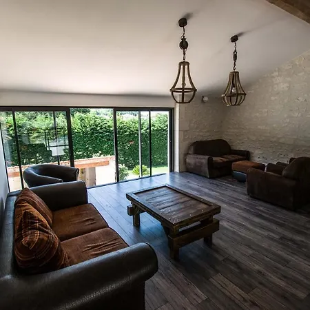فندق مبيت وإفطار Les Cuves - Saintes 4*