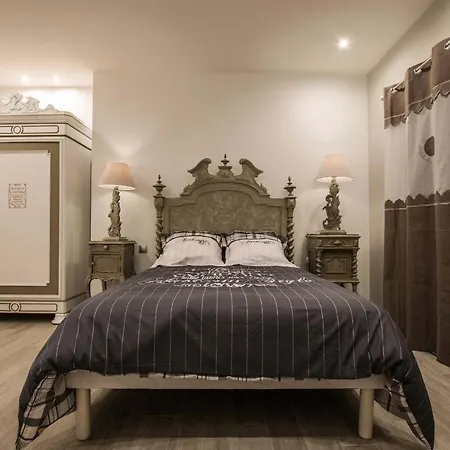 Les Cuves - Saintes Bed & Breakfast *