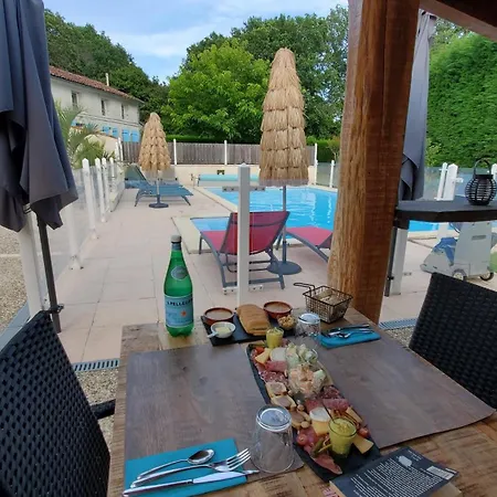 Les Cuves - Saintes 4* Chaniers