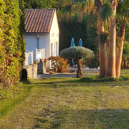 Frühstückspension Les Cuves - Saintes 4*