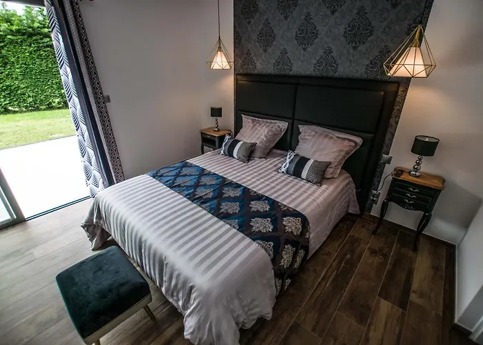 Les Cuves - Saintes Bed and breakfast 4*