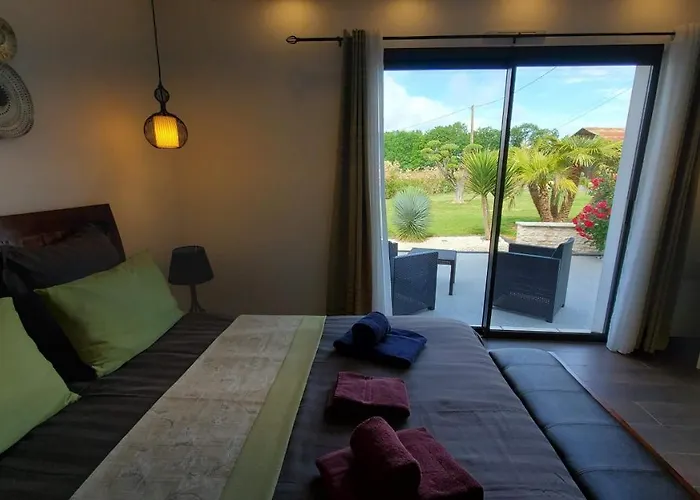 Les Cuves - Saintes Bed and breakfast