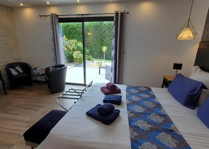 Les Cuves - Saintes Bed and breakfast